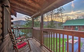 Pigeon Forge Cabin With Hot Tub And Mountain Views!