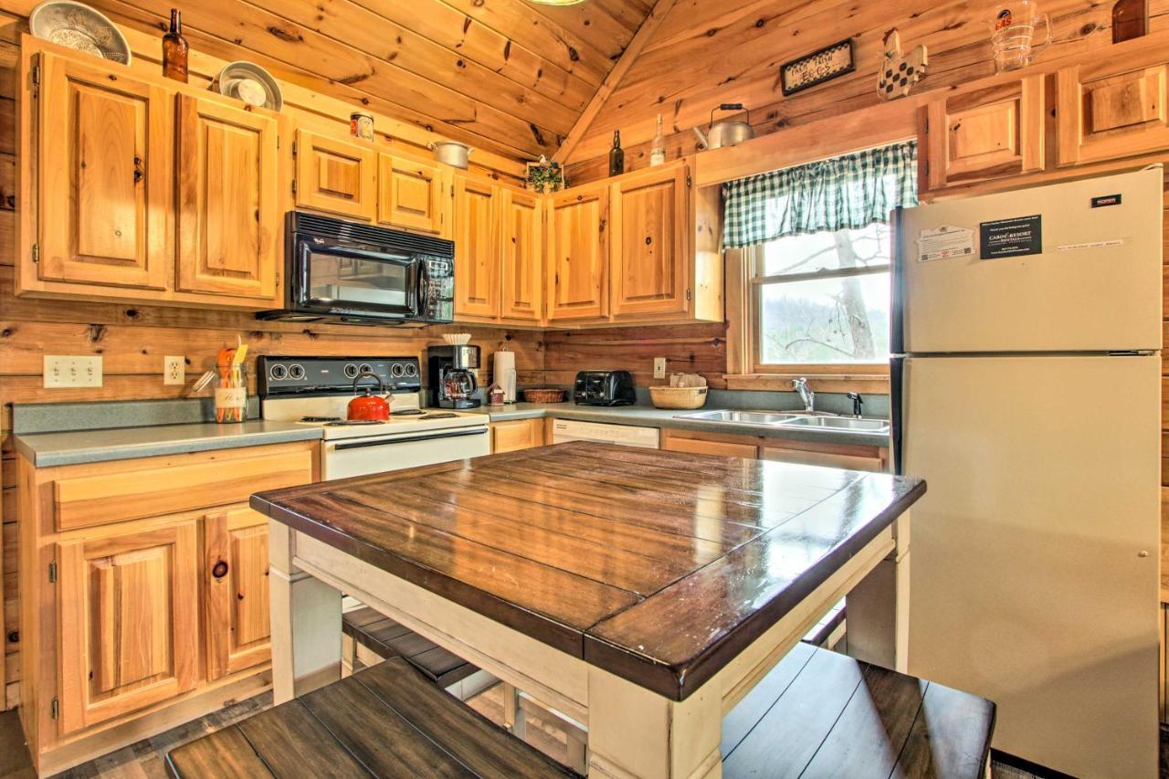 Pigeon Forge Cabin With Hot Tub And Mountain Views! Exterior photo