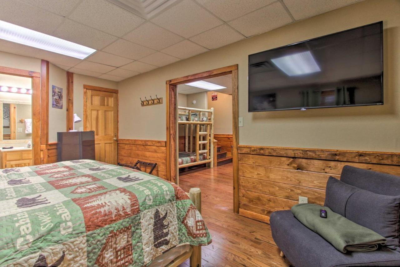 Pigeon Forge Cabin With Hot Tub And Mountain Views! Exterior photo