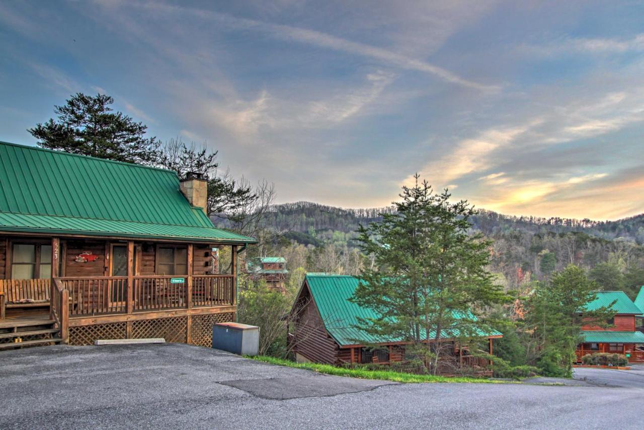 Pigeon Forge Cabin With Hot Tub And Mountain Views! Exterior photo